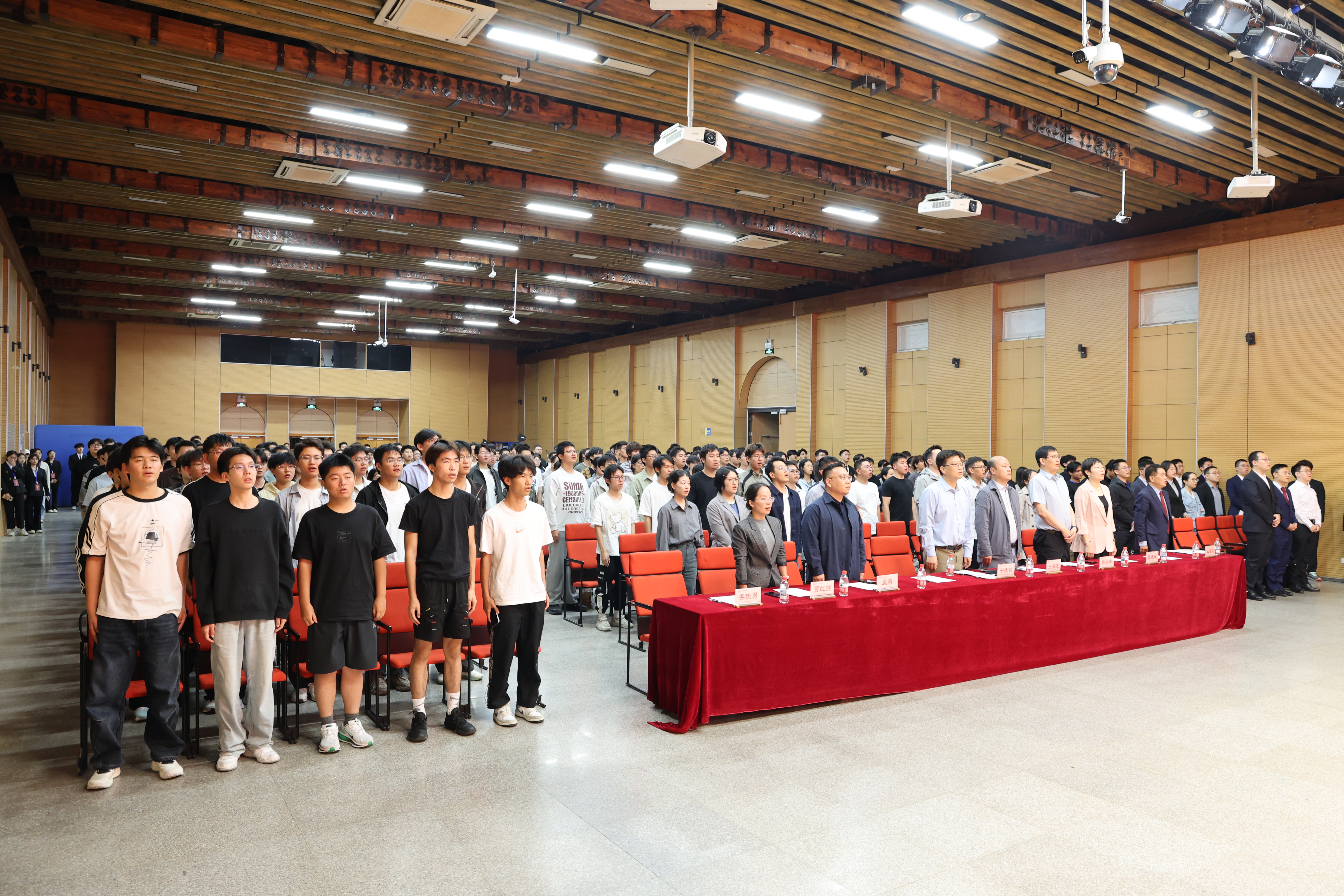 2-奏唱国歌.JPG